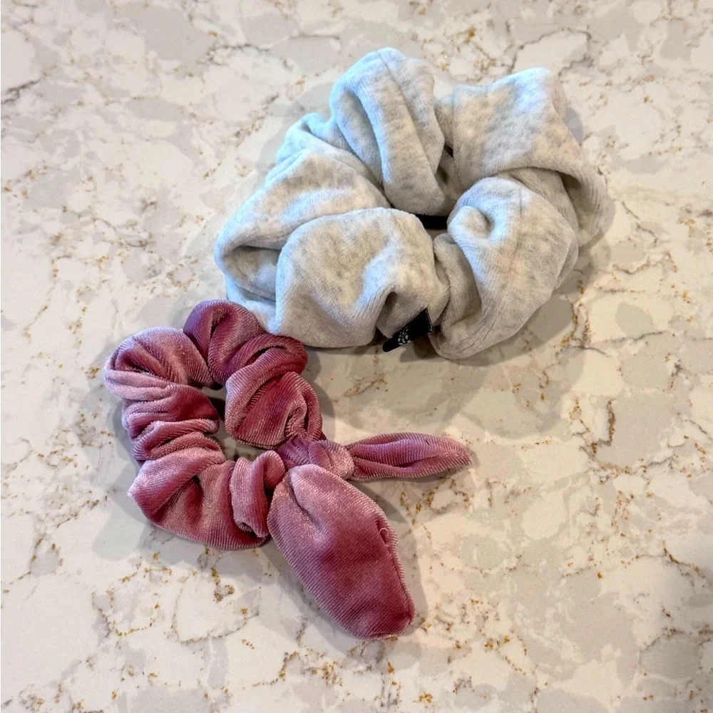Free people, 2 Pink and Gray Scrunchie Set
